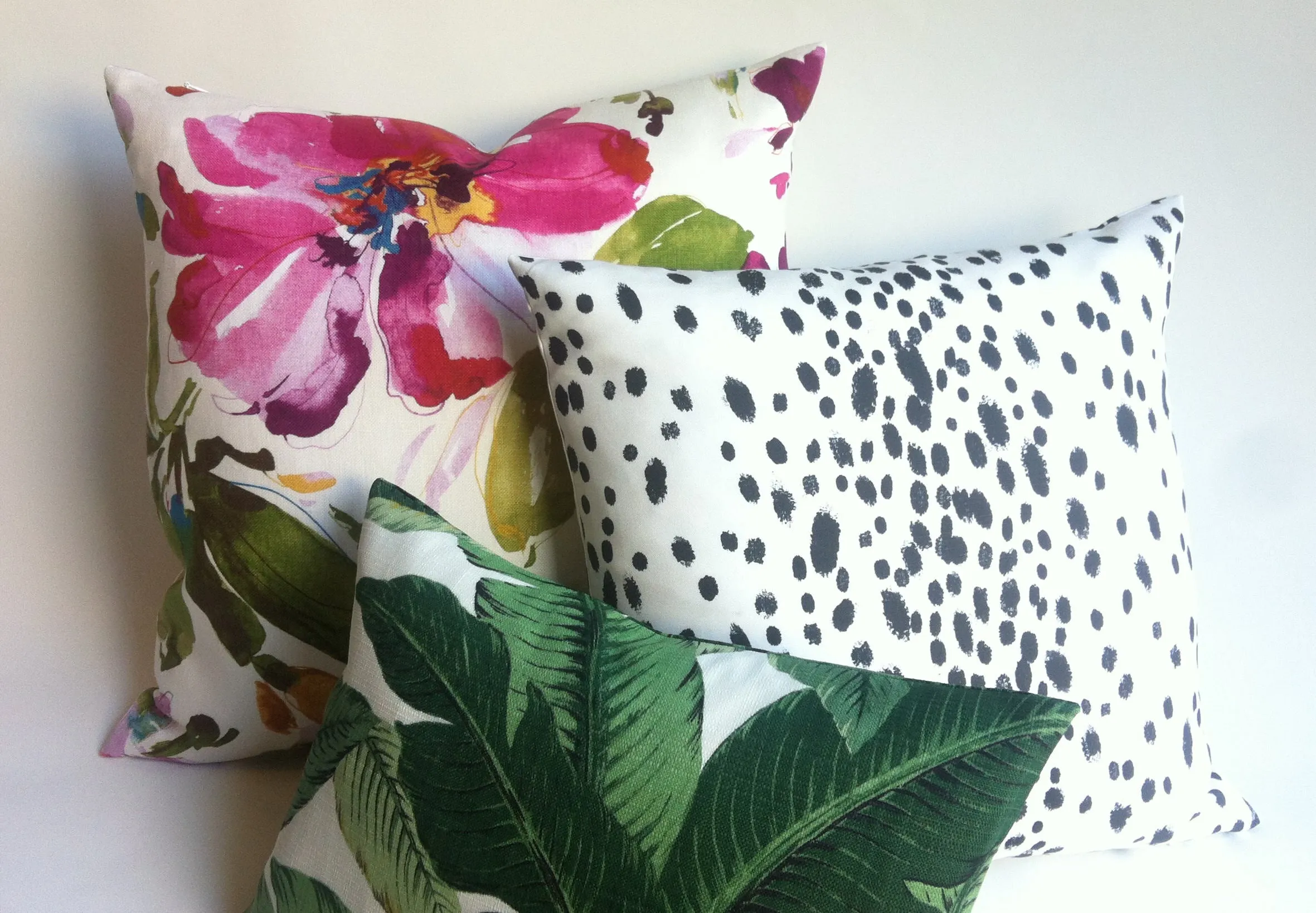 Carly: Les Touches Style Modern Dotted Pillow Cover