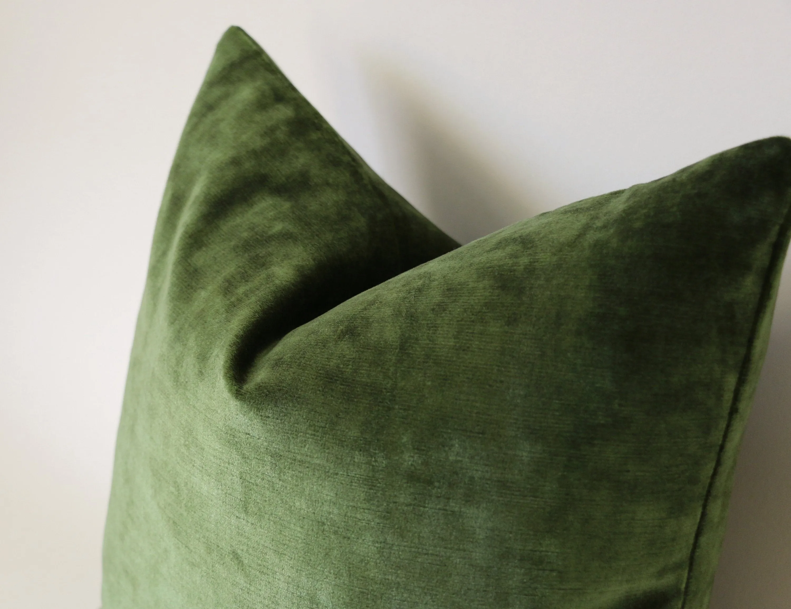 Dark Green Lumbar Pillow / Green Velvet Zipper Pillow Cover / Solid Green Velvet / Dark Green Pillow / Green Lumbar Pillow Cover