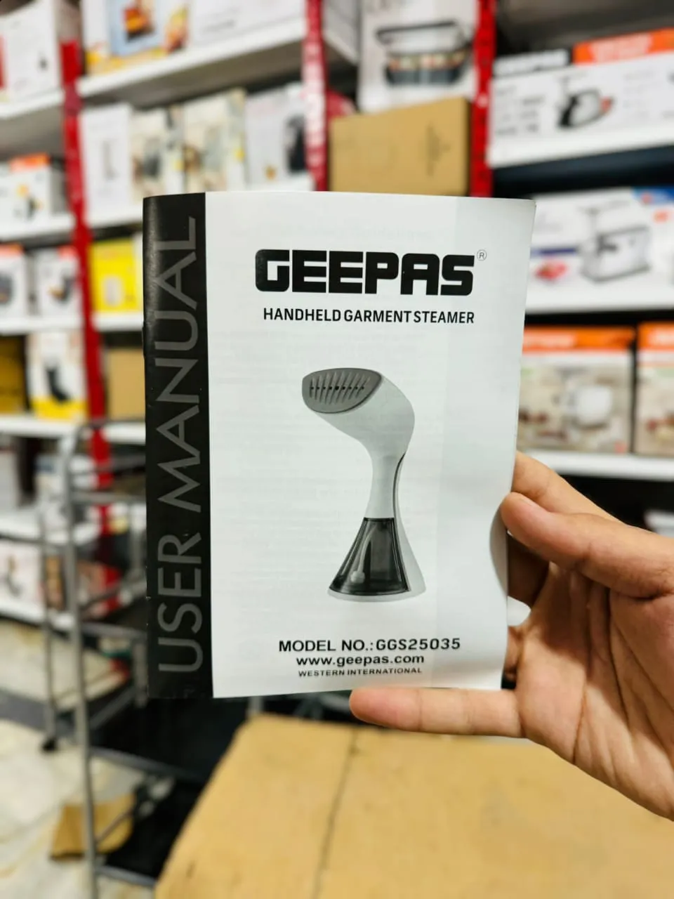 GEEPAS 1500W Handheld Garment Steamer-25035