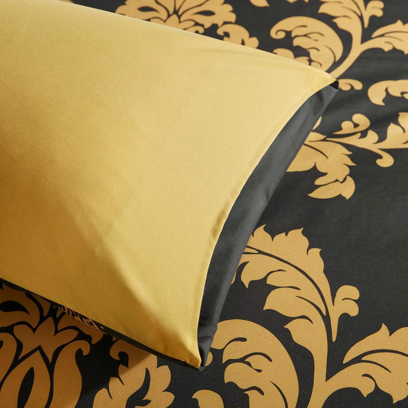 Lazzaro Duvet Cover Set-Damask (Black and Gold)