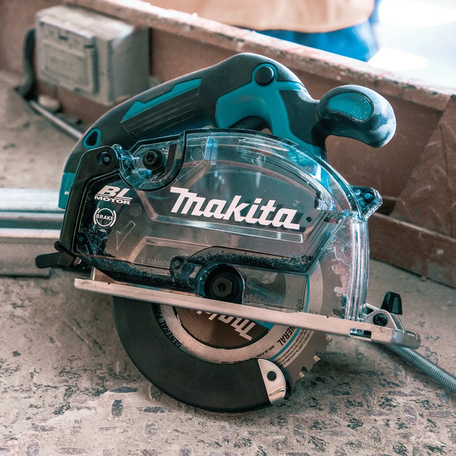 Makita (XSC04Z) 18V LXT® Brushless 5-7/8" Metal Cutting Saw, w/Electric Brake & Chip Collector Tool Only